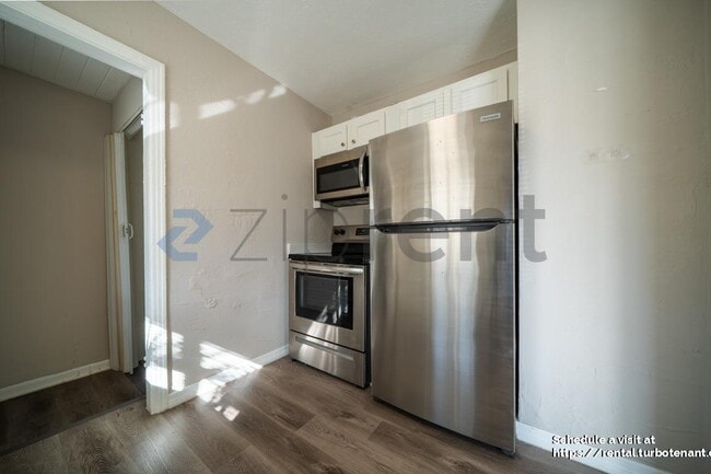 Building Photo - 925 17th St S