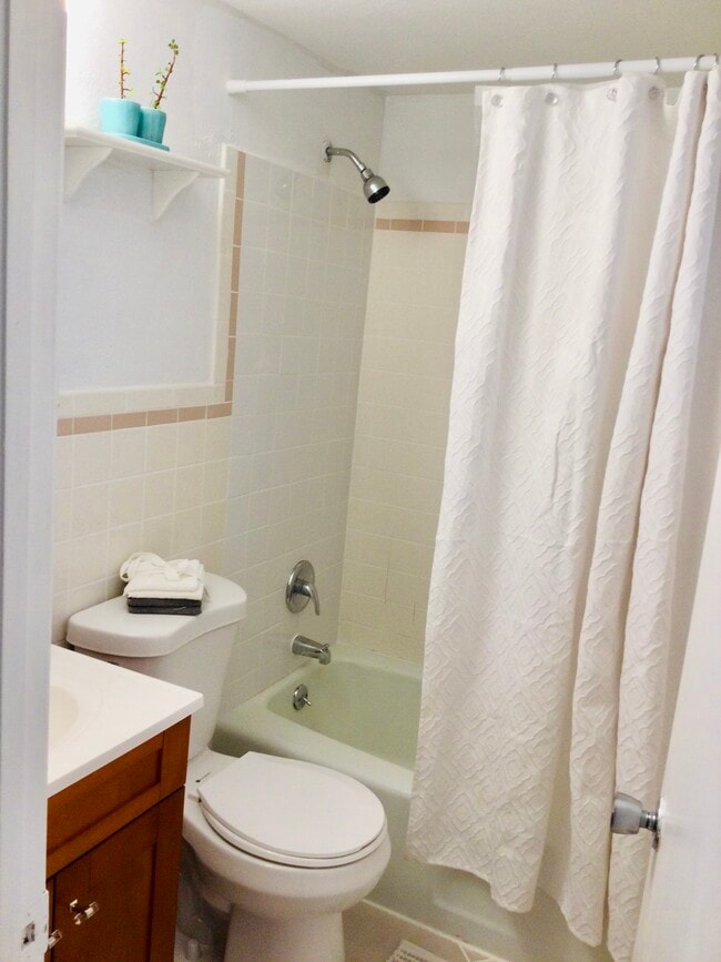 bathroom - 111 N L St