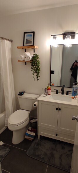 Building Photo - 448 Deerwood St