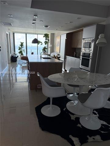 Building Photo - 460 NE 28th St