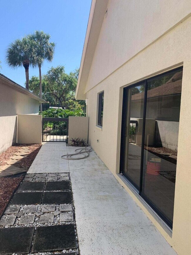 Building Photo - 204 Cape Pointe Cir