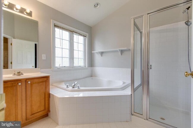 Building Photo - 11013 Apple Orchard Ct