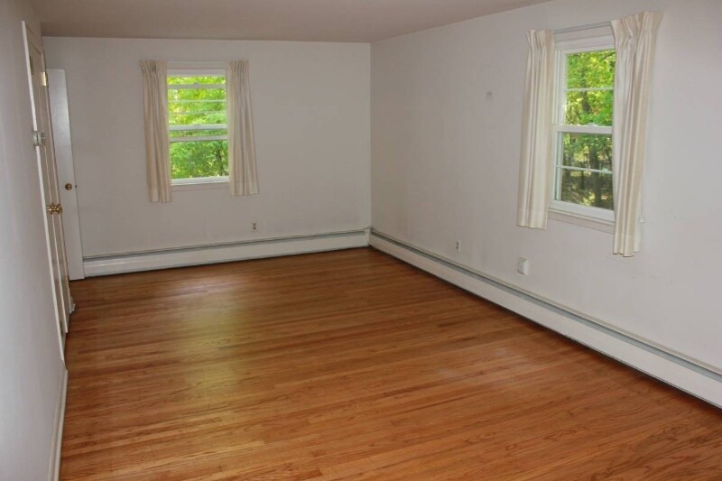 Building Photo - 734 Trephanny Ln