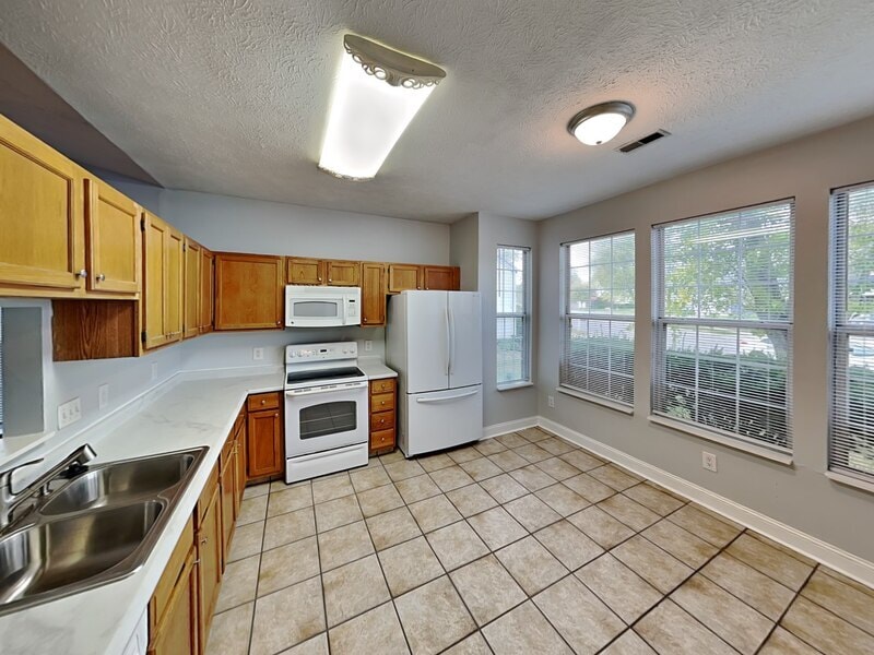 Building Photo - 6011 Tybalt Cir