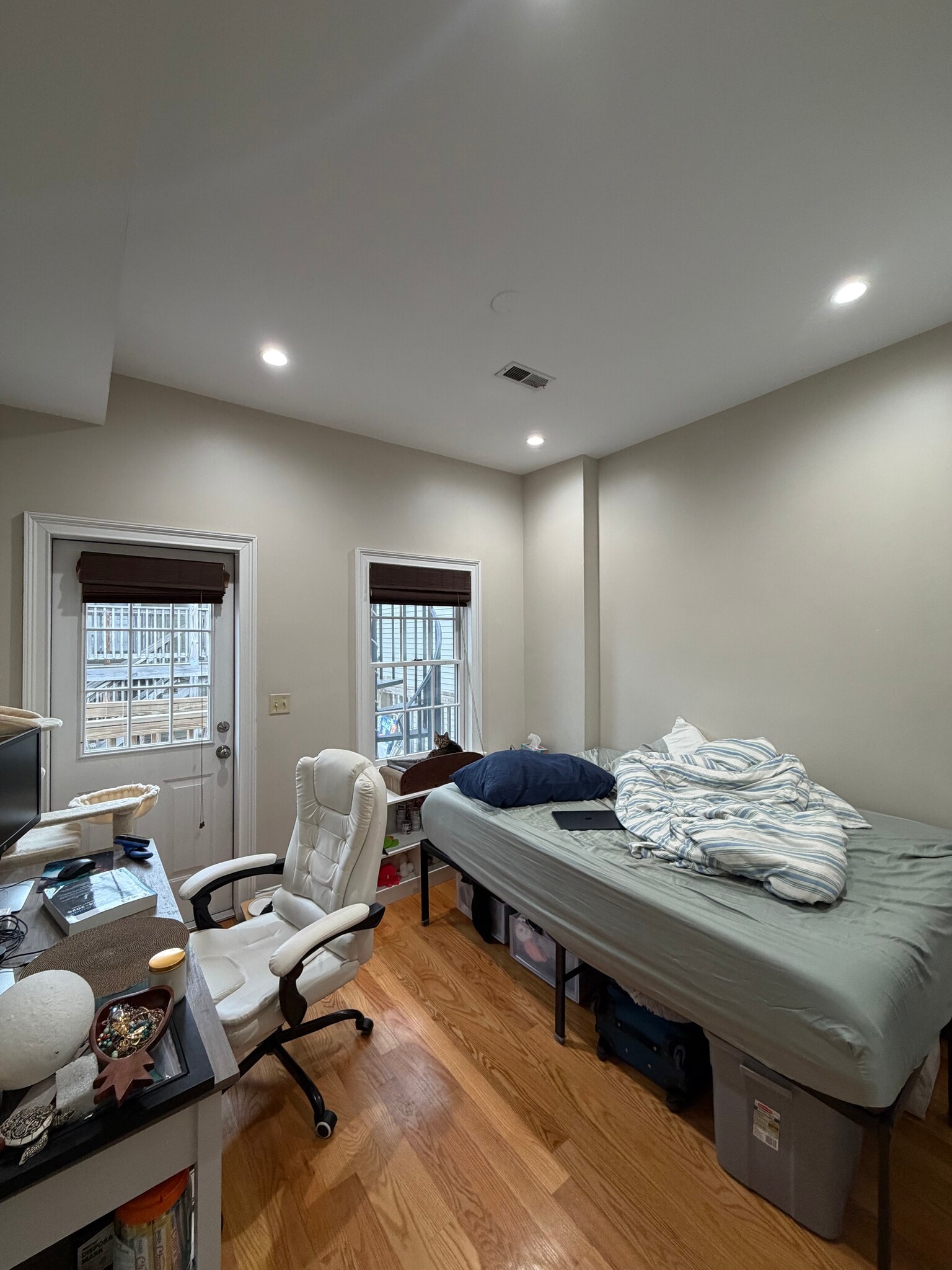 Building Photo - 261 W 2nd St