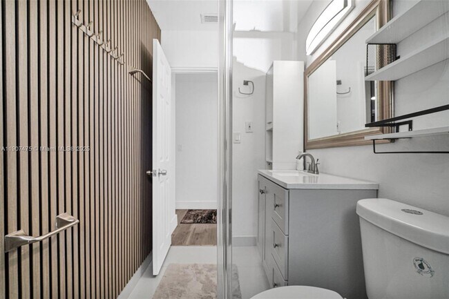 Building Photo - 1420 S 24th Terrace