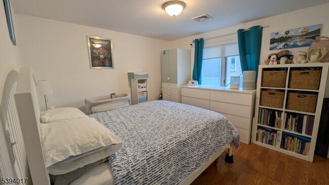 Building Photo - 12 Main St