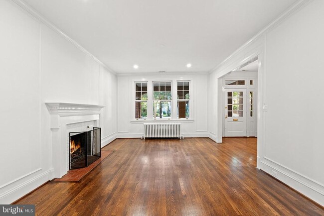 Building Photo - 2814 Bellevue Terrace NW