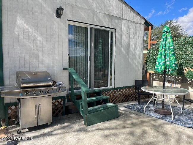 Building Photo - 1 Bar Heart Dr