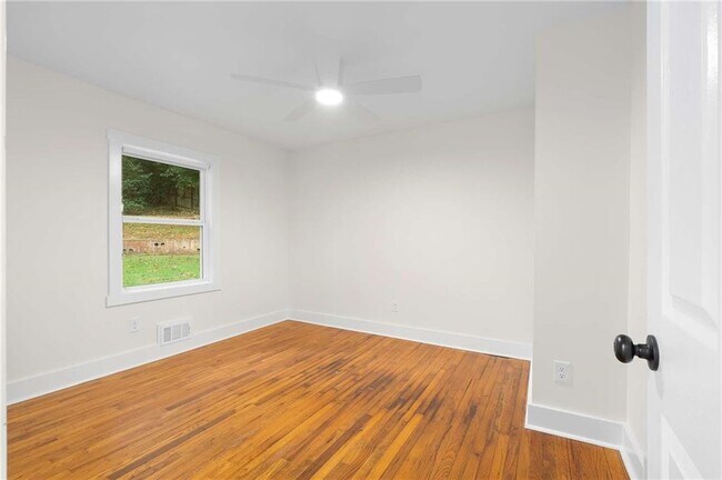 Building Photo - 1857 Boulderview Dr SE