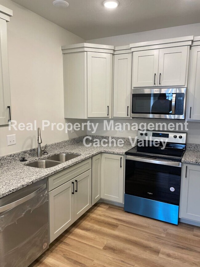 Building Photo - 1532 N 160 W