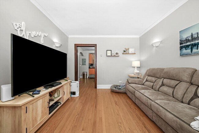 Building Photo - 1929b Grove Ave