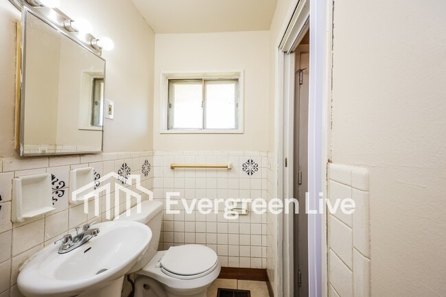 Building Photo - 8715 Desoto Dr