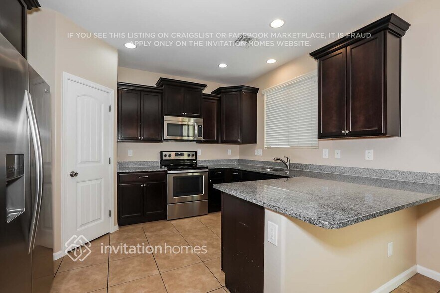 Building Photo - 1382 S Ponderosa Dr