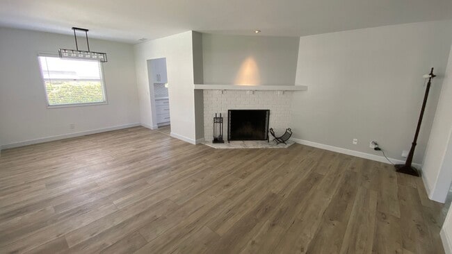 Building Photo - Freshly Renovated 3BR/2BA Pool Home – La Crescenta
