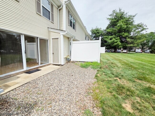 Building Photo - 3705 Pinhorn Dr