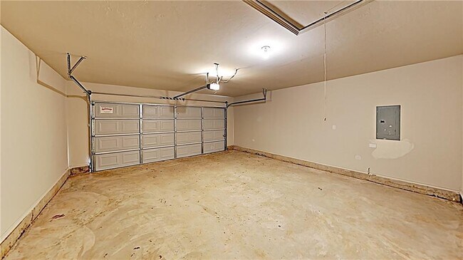 Building Photo - 123 St Charles Way