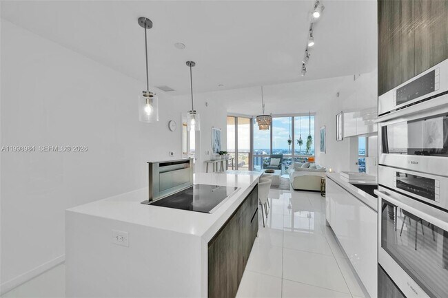 Building Photo - 851 NE 1st Ave