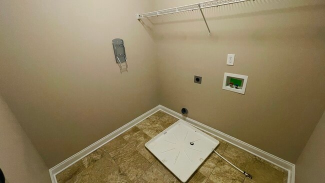 Building Photo - 16300 Brookfield View Ct