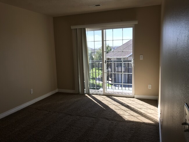 Building Photo - 1212 W 50 N