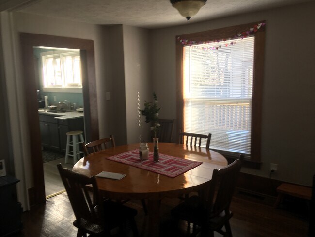 Building Photo - 231 Jones St