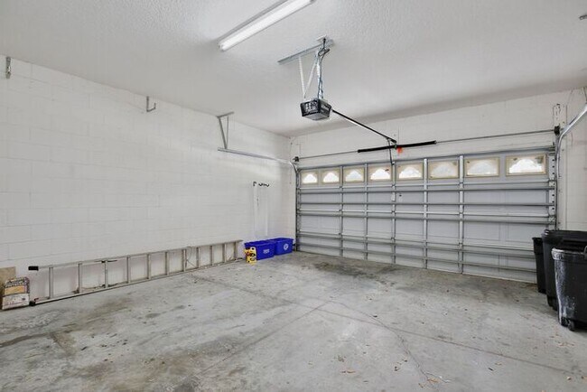 Building Photo - Luxury 3BR/3BA Townhome with 2-Car Garage in Gated Greystone – Sanford
