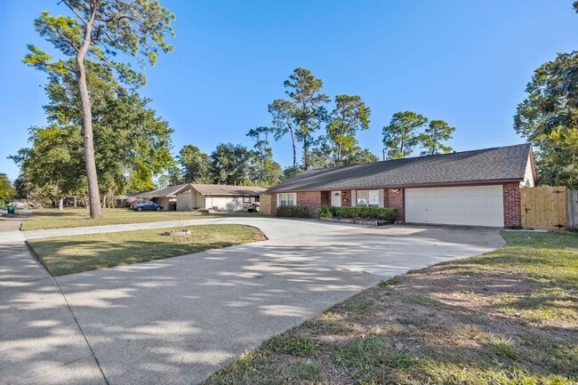 Building Photo - 10055 Westview Dr