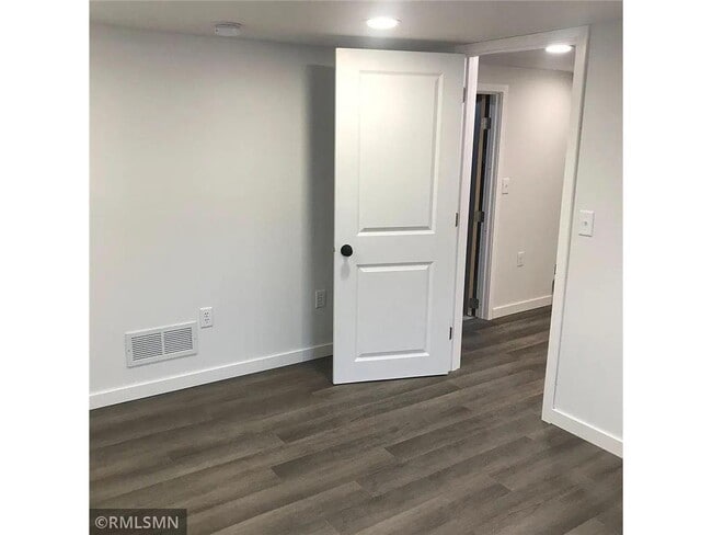 Building Photo - 62 W Woodridge Dr
