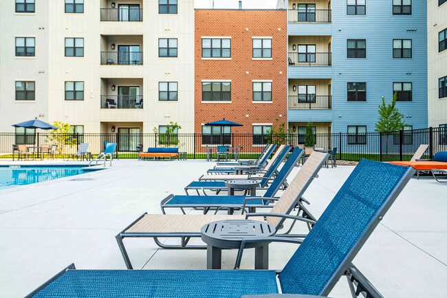 Building Photo - 2023 N Broadmoor Ave