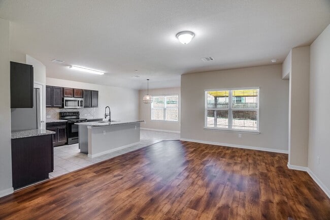 Building Photo - 5909 Roderick Dr