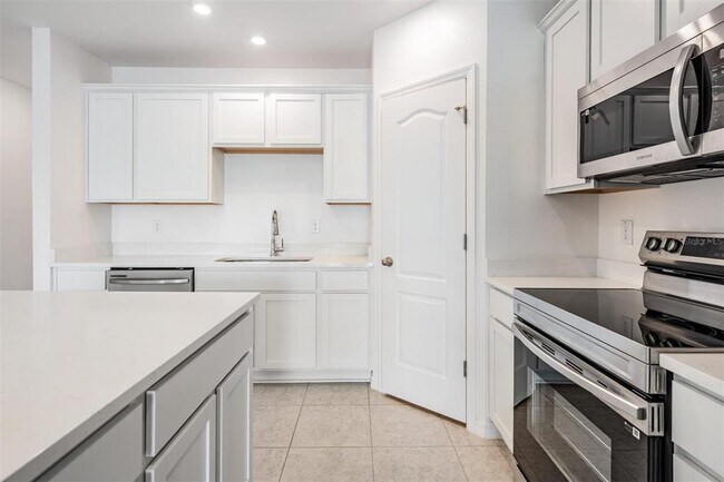 Building Photo - 32096 Pond Apple Bnd