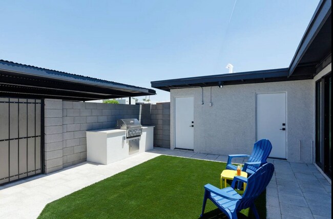 Building Photo - 7834 E Glenrosa Ave