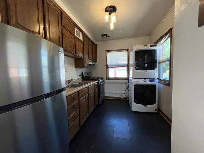 Building Photo - 2027 Ogilby Rd