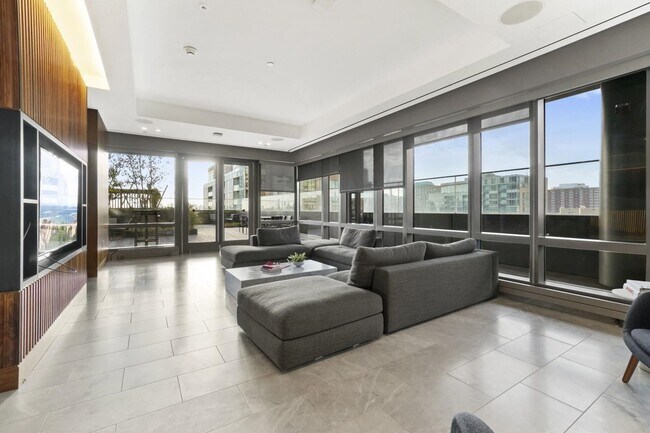 Building Photo - 2 Shore Ln