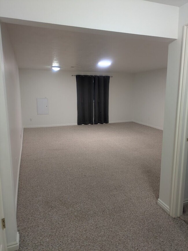 Building Photo - 564 S Goosenest Dr