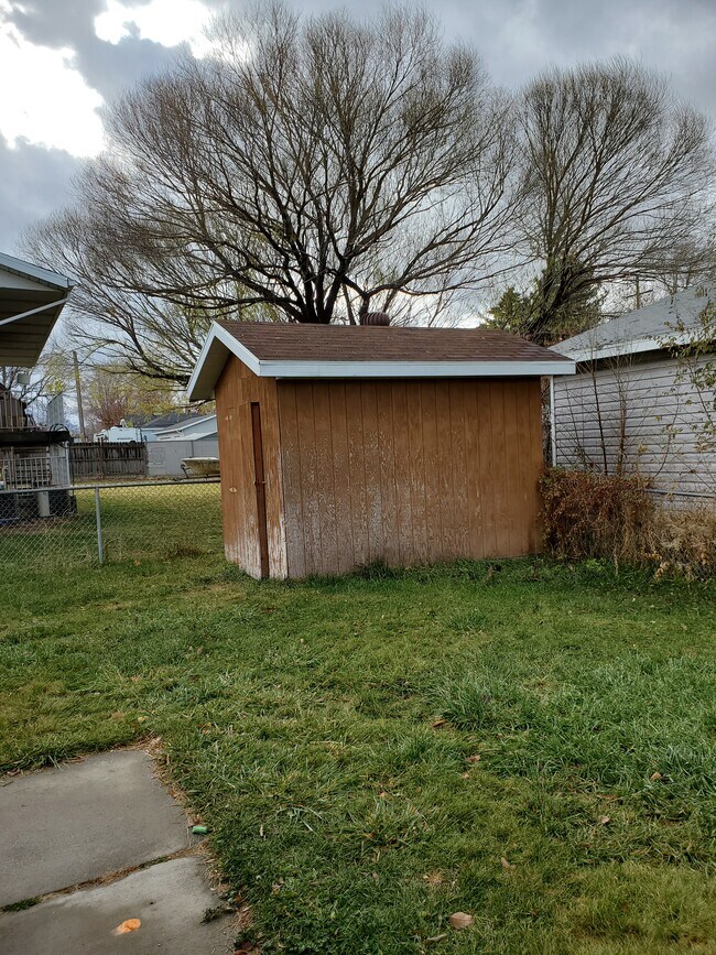 Building Photo - 285 N 400 E