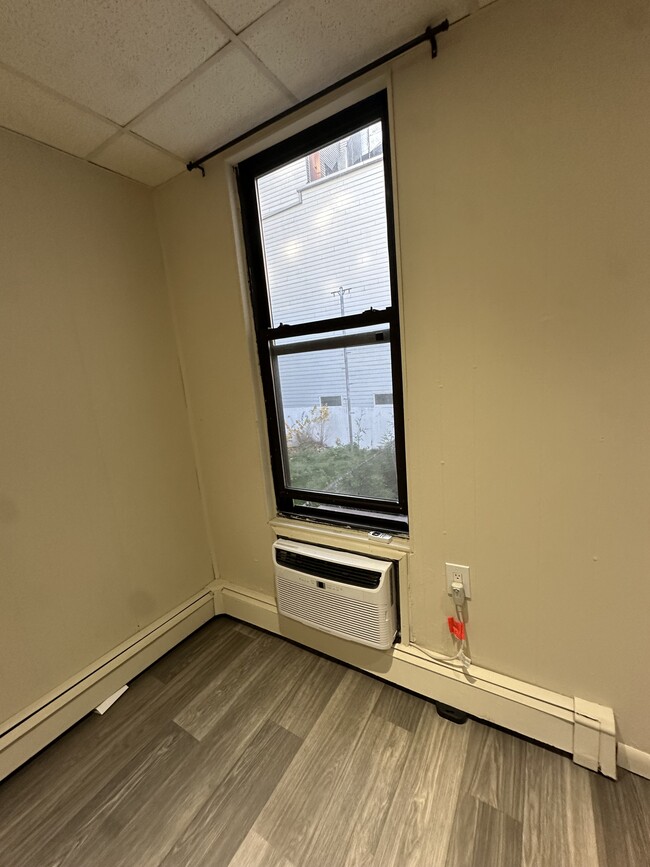 Building Photo - 818 22nd St