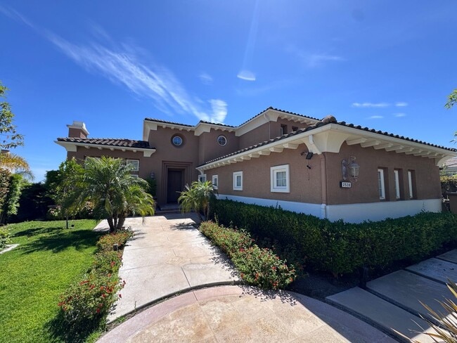 Building Photo - Stunning Home with Panoramic Views in Port...