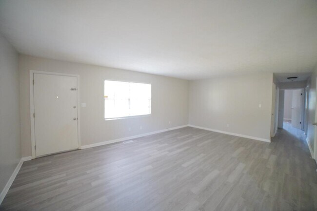 Building Photo - 1726 Hartsfield Rd