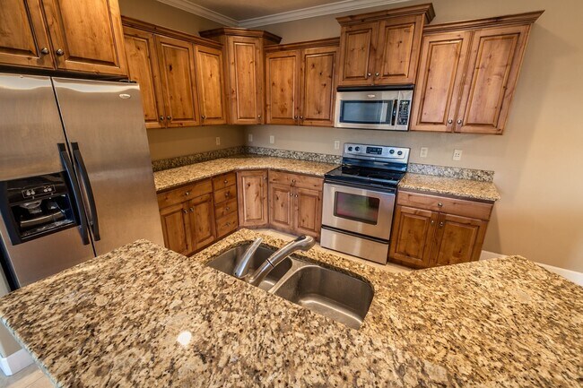 Building Photo - Italian Villages | 3-Bedroom Naples