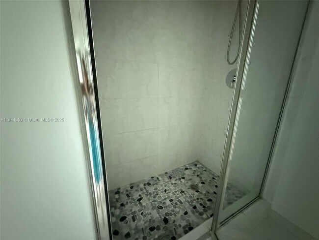 Building Photo - 950 Brickell Bay Dr