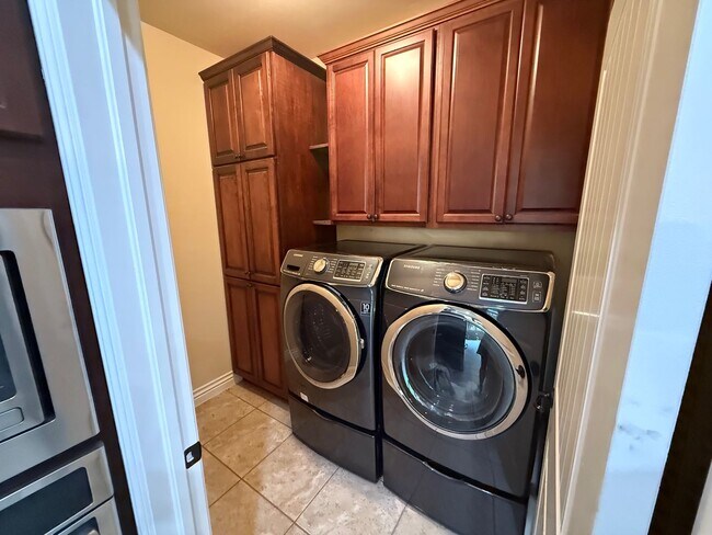 Building Photo - 3 bedroom + office  or 4th bedroom, storm shelter, neighborhood pond and walking track!