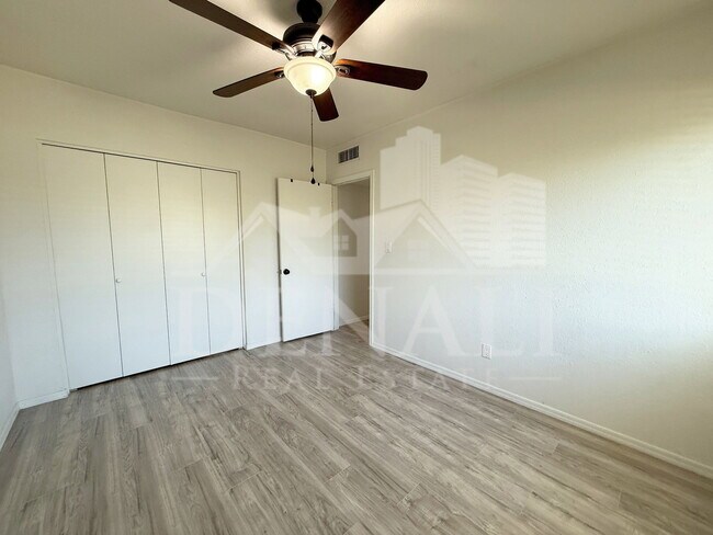 Building Photo - 749 E Montebello Ave