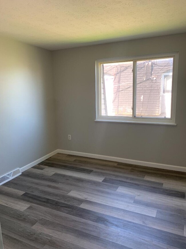 Building Photo - 5510 Beavercrest Dr