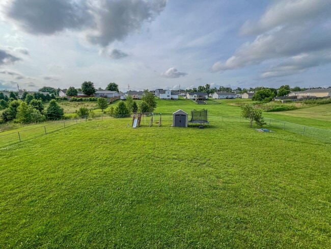 Building Photo - Single-Family Home in Oak Grove, KY--Large...