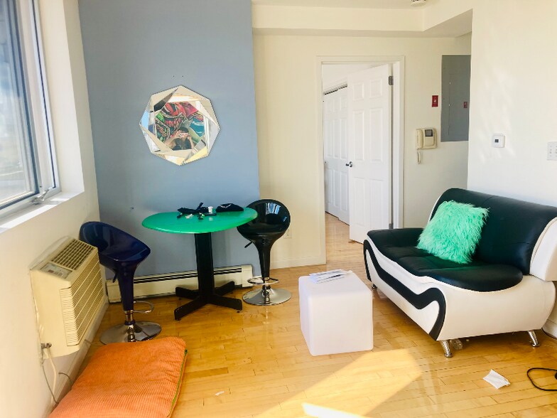 Building Photo - 93 Wyckoff Ave