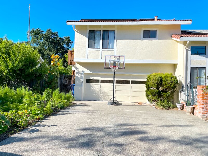 Building Photo - 1706 Adele St