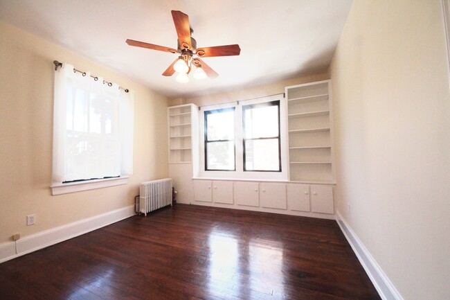 Building Photo - Sun-filled 1BR Condo in Cleveland Park