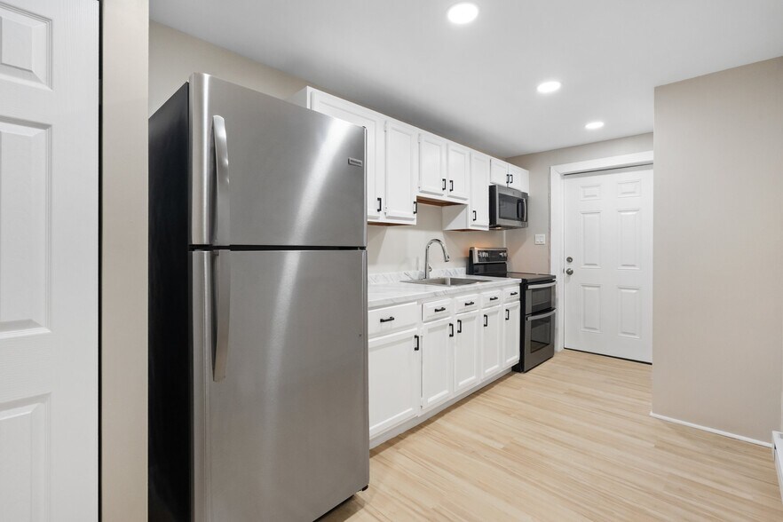 Building Photo - 548 Ridge Ave