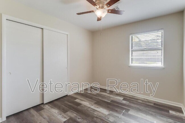 Building Photo - 129 Quarles St